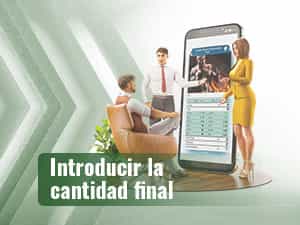 Hombre sentado delante de un móvil enorme y aconsejado por dos personas antes de introducir la cantidad final de sus apuestas a MMA.