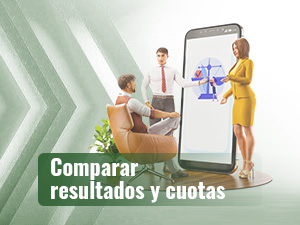 Dos personas presentan a otra un gráfico sobre cuotas comparadas para hacer apuestas de elecciones.