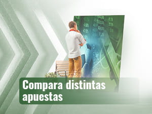 Un hombre comparando apuestas a la Kings League.
