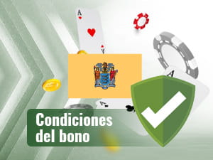 Fichas de casino, cartas y dinero rodeando la bandera de Nueva Jersey.