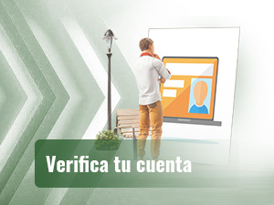 Un hombre frente a una pantalla verificando su identidad en un casino con blackjack en vivo
