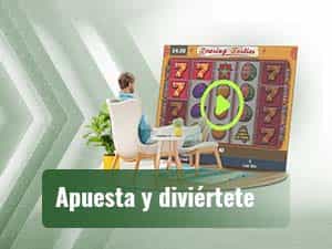 Hombre jugando a tragaperras Megaways en un casino online