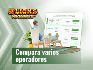 Hombre comparando los mejores casinos con tragaperras 5 Lions Megaways en España.