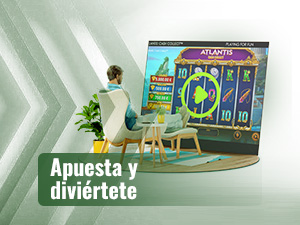 Una persona sentada en una silla jugando a Atlantis Cash Collect en una gran pantalla.