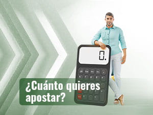 Hombre de pie junto a una  gran calculadora.