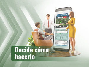 Tres personas discuten un tablero de apuestas que ven en una pantalla plana.