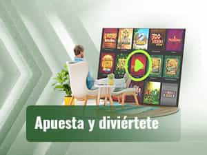 Un hombre jugando a slots con bote.