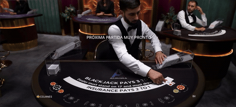Mesa de Aurora Blackjack en vivo de Evolution con ambientación de auroras boreales.