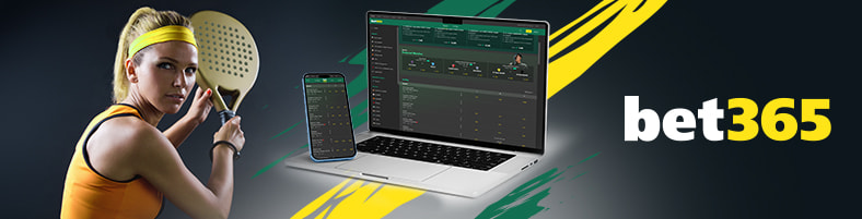 Una jugadora junto a un portátil y un móvil donde hacer apuestas de pádel en vivo en bet365.