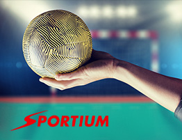 Una persona con un balón de balonmano en la palma de la mano y el logo de Sportium, página con apuestas a balonmano.