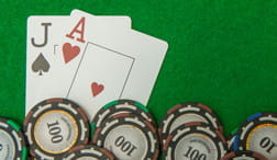 Cartas y fichas de blakcjack para casinos online.