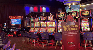 El interior de una de las salas del Casino Fiesta en Costa Rica