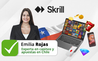 La autora Emilia Rojas al lado de la bandera de Chile, un portátil y fichas de casino apiladas