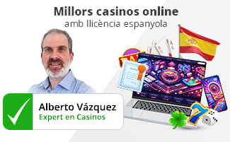 Imagen del autor David Álvarez al lado de la bandera de España, un portátil y fichas de casino apiladas