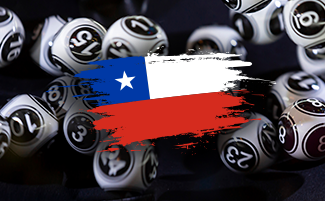 La bandera de Chile delante de bolas de lotería.