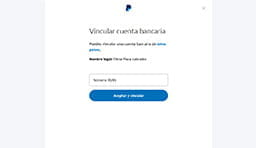 Pantalla para vincular una cuenta de PayPal a una tarjeta de crédito o cuenta bancaria.