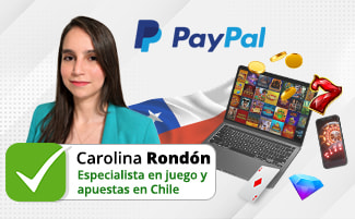 La autora Carolina Rondón junto a un portátil con juegos de casino y el logo de PayPal