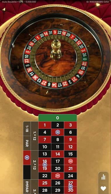Fichas colocadas en números y color antes del cierre de apuestas.