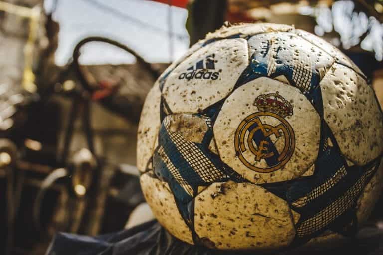 Balón de fútbol del Real Madrid.