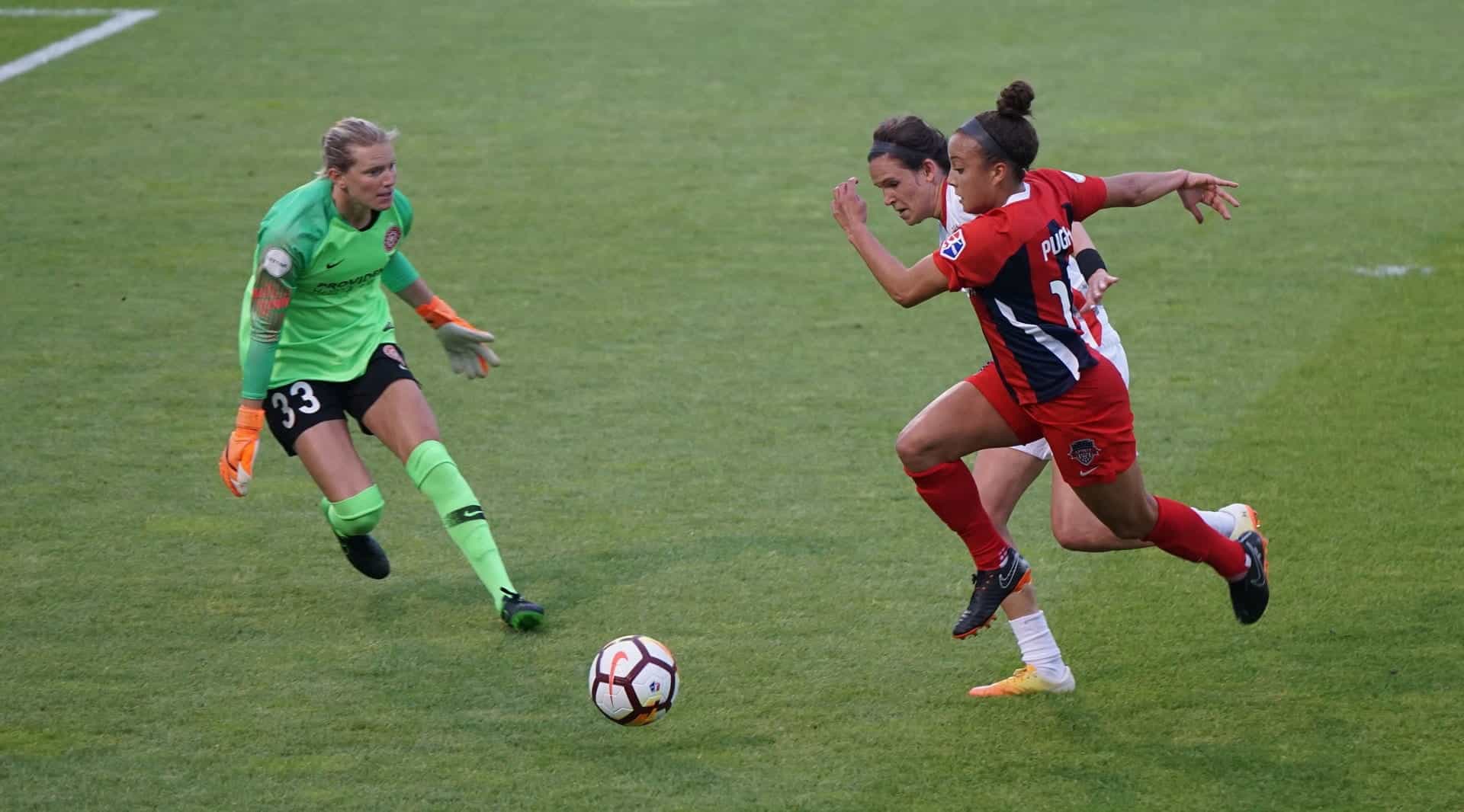 Partido de fútbol femenino.