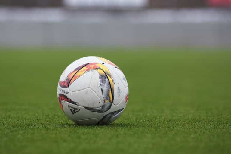 Balón de fútbol.