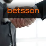 Dos hombres dándose la mano y logo de Betsson.