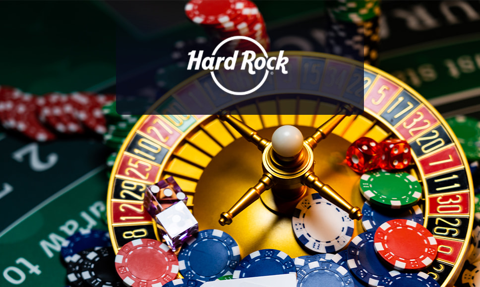 Logo del Hard Rock con un cilindro de ruleta lleno de fichas.