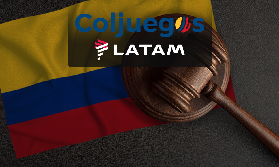 Martillo de juez y bandera de Colombia con el símbolo de Coljuegos.