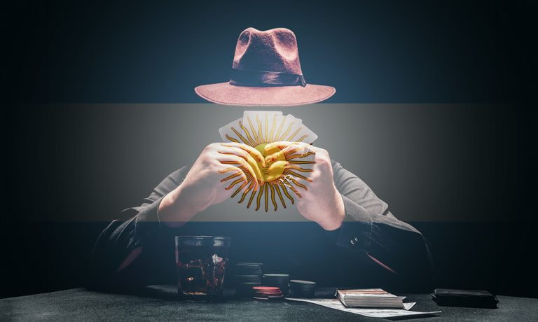 Persona jugando clandestinamente con la bandera argentina sobreimpresionada.