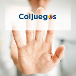 Palma de la mano en primer plano y logo de Coljuegos.
