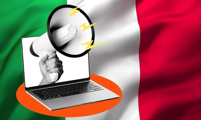 Bandera italiana y un megáfono saliendo de un ordenador personal.
