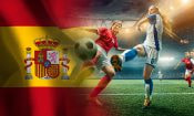 Dos jugadoras de fútbol femenino disputando el balón.