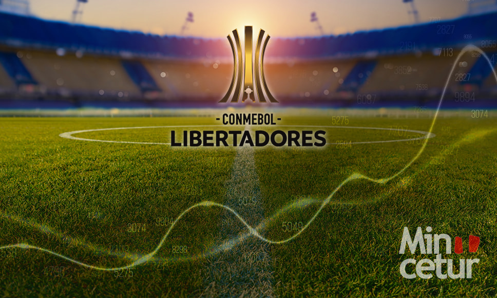 La Copa Libertadores en un estadio de fútbol de Perú.