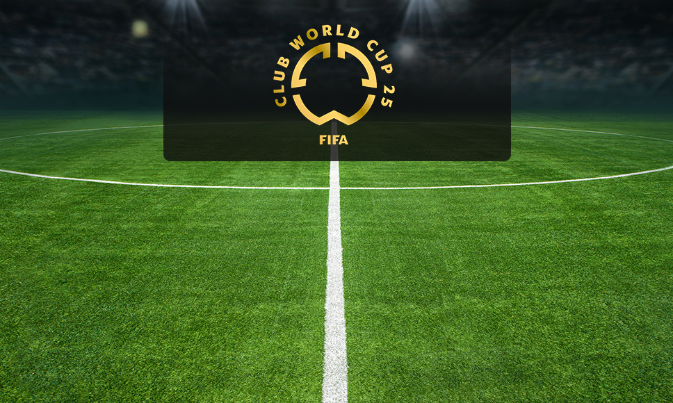 Logo del Mundial de Clubes de la FIFA 2025 en un estadio de fútbol.