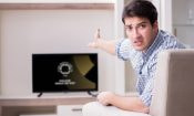 Aficionado al fútbol quejándose de la retransmisión televisiva del Mundial de Clubes 2025.