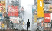 Un hombre de espaldas ante una sucesión de carteles de publicidad.