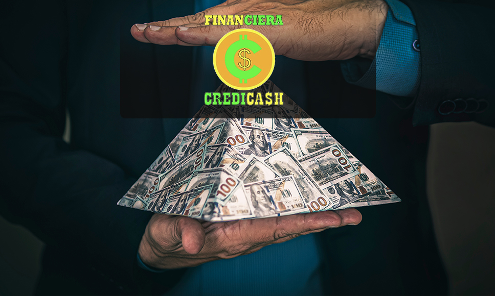 Pirámide de billetes sostenida entre manos con logo de financiera Credicash.