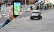 Mano sosteniendo móvil con Pokémon Go y robot de reparto circulando por la calle
