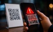 Escaneo de código QR sospechoso con alerta de seguridad en pantalla móvil.