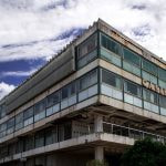 Edificio del casino de Necochea con signos visibles de abandono