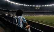 Persona con una camiseta de Argentina con el número 10 observando un estadio de fútbol lleno durante un partido.